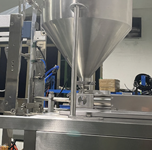 Machine d'emballage et de collage automatique électrique HXL-S100 haute précision pour aliments, produits chimiques, ghee et jus liquides, 30-50 sachets/min - Product Image 3