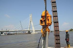 เครื่องตอกเสาเข็มแบบสั่นสะเทือนขนาดเล็ก 60 กิโลวัตต์ แบบไฟฟ้า - Product Image 3