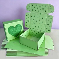 Boîte pliante écologique personnalisée très vendue pour l'emballage de chaussettes en fourrure et de parfums, avec doublure en éponge et fermeture magnétique