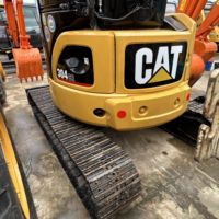 Mini-excavatrice sur chenilles d'occasion CAT 304C CR à bras court, 4 tonnes, pour travaux d'aménagement paysager et de terrassement municipal