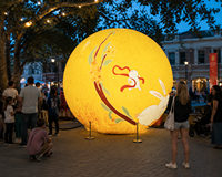 Lune gonflable personnalisée avec illustration de lapin pour la décoration de festivals, les activités de vacances, les publicités commerciales
