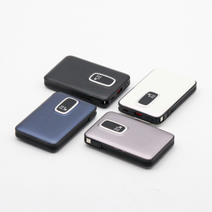Batterie externe portable PD 22,5 W à charge rapide 10000 mAh avec affichage numérique et câbles USB-C et USB-A - Product Image 5