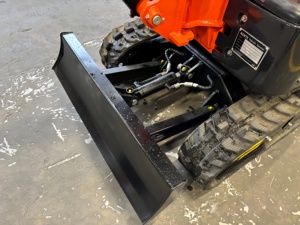 Mini-excavatrice compacte sur chenilles diesel Nante NT12 de 1,2 tonne avec moteur Yanmar pour la construction, l'agriculture, le jardinage et l'aménagement paysager - Product Image 6
