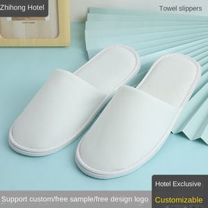 Qishi FS-0012 Individuelles Logo Weiße Hotelslippers Einweg Rutschfest Korallenvlies Umweltfreundlich Langlebig für <span class=keywords><strong>Spa</strong></span>-Nutzung Hotels - Product Image 2