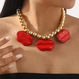 Kaimei 2025, diseño de joyería de moda, collar con colgante de lápiz labial rojo, novedad de <span class=keywords><strong>verano</strong></span>, collar con cuentas exageradas, <span class=keywords><strong>collares</strong></span> de labios esmaltados - Product Image 1
