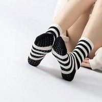 Chaussettes de Pilates personnalisées pour femmes, antidérapantes, en coton, avec grip, tube moyen, rayées, pour le yoga, la gym, le Pilates, pour le printemps et l'automne