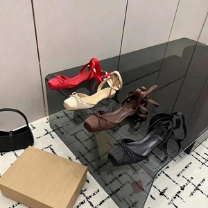 Sandalias de Novia de Satén con Pedrería, Punta Cuadrada, Estilo Bailarina, con Cinta en el Tobillo y Tira Trasera, Suela de Cuero Vacuno y Forro de Piel de Oveja - Product Image 2