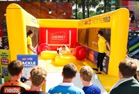 Aire de jeu gonflable de rugby personnalisée en PVC pour événements promotionnels et activation de marque