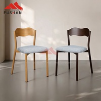 Chaise de salle à manger en métal aspect bois, dossier ondulé nordique, assise en tissu rembourré, moderne et durable, pour restaurant, hôtel, café, salle à manger