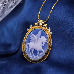 Heizun Factory Handcard Sculpté Pégase <span class=keywords><strong>Camée</strong></span> En Argent Sterling Plaqué Or Pendentif Collier pour Amoureux Amulette Fille Cadeaux - Product Image 1