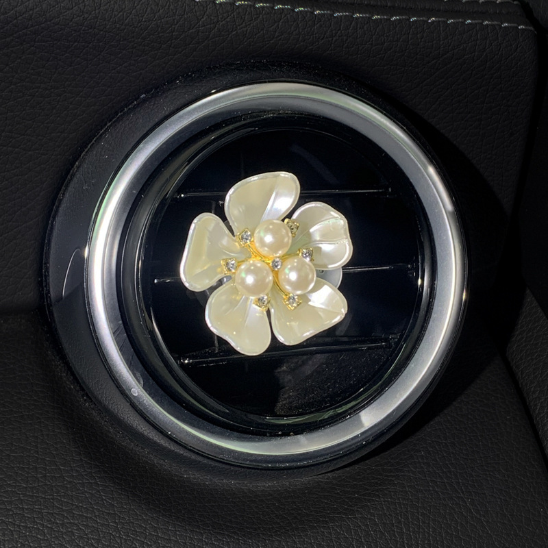 Four petal flower-white