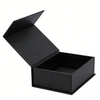 Boîte en carton rigide personnalisée de luxe avec dorure à chaud et revêtement UV, fermeture magnétique et ruban pour emballage haut de gamme