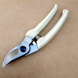 Tijeras de podar Mountain Vine 130 de 18 mm con cuchilla bypass para árboles frutales, de acero inoxidable, color gris - Product Image 2