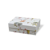 Boîtes cadeaux pliables de luxe personnalisées Aimant blanc à rabat gaufrage estampage ruban noir Aimant blanc de luxe personnalisé plastification mate