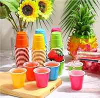 Mini tasses jetables en plastique de 2 oz verres à liqueur personnalisés pour le thé café nourriture bière jus de fruits lait pour Halloween et Noël