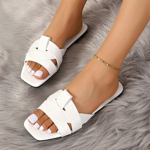 YT 2025 été mode gladiateurs femmes fond plat sandales bout carré plage vacances grande taille pantoufles avec sangle - Product Image 3