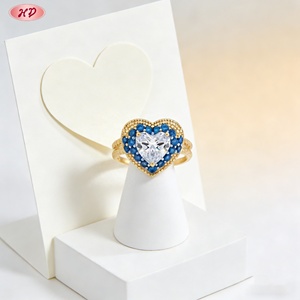 Bague de luxe pour femme en laiton plaqué or 18 carats avec double halo en forme de cœur, sertie de zircon et saphir bleu de laboratoire, idéale pour les fêtes et mariages - Product Image 2