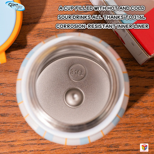 Bouteille isotherme OOWOV Cartoon Pingu 500ml en acier inoxydable avec couvercle et paille, idéale pour les cadeaux et comme gobelet pour enfants - Product Image 3