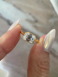 Anillo Solitario de Diamante Moissanite con Certificado IGI, Edición Emerald E2W, Bisel Bangin, Oro Amarillo de 14K, Joyería Fina Étnica para - Product Image 2