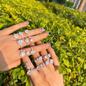 Bague de Fiançailles et d'Éternité Dylam Luxueuse en Plaqué Rhodium avec Zircon Cubique 5A pour Femme - Product Image 4