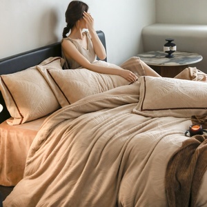 Ensemble <span class=keywords><strong>de</strong></span> literie en velours <span class=keywords><strong>de</strong></span> lait gaufré <span class=keywords><strong>de</strong></span> luxe, 4 pièces, ensemble <span class=keywords><strong>de</strong></span> <span class=keywords><strong>housse</strong></span> <span class=keywords><strong>de</strong></span> <span class=keywords><strong>couette</strong></span> en <span class=keywords><strong>flanelle</strong></span> jacquard, ensemble <span class=keywords><strong>de</strong></span> literie doux et chaud pour l'hiver avec bordure blanche - Product Image 4
