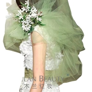 Voile de mariée Mulan Beauty vert clair, plus de 175 cm, bord coupé, pour la photographie de mariage - Product Image 4