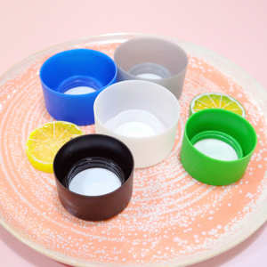 Bouteille d'<span class=keywords><strong>eau</strong></span> en verre de haute qualité, style <span class=keywords><strong>Voss</strong></span>, cylindrique haute, 300 ml, 500 ml, personnalisée, en verre de haute qualité, à parois droites, avec couvercle en plastique - Product Image 5