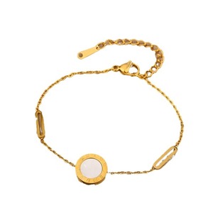 Bracciale con Charm Quadrato Piccolo con Numeri Romani Placcato Oro 18K, Bracciale a Maglie Piccole in Acciaio Inossidabile Stile Cubano - Product Image 5