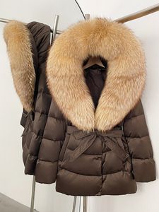 <span class=keywords><strong>Doudoune</strong></span> de luxe personnalisée pour <span class=keywords><strong>femme</strong></span> avec <span class=keywords><strong>fourrure</strong></span> véritable – Vente en gros de manteaux d'hiver matelassés - Product Image 6