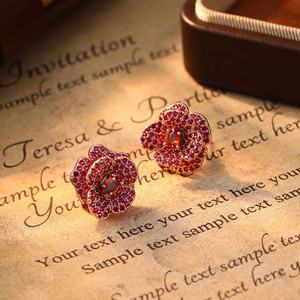 Pendientes de Botón Chapados en Oro de Moda para Mujer, Diseño Geométrico Retro de Palacio, Flor de Circonio, Regalo de Alta Gama - Product Image 2