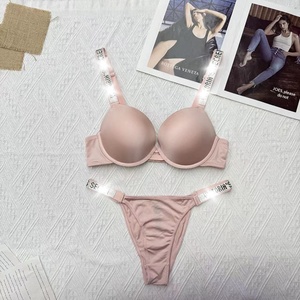 ชุดชั้นในแบบมีโครงสไตล์โกธิคของวิคตอเรีย สายคล้องไหล่ประดับคริสตัลวิบวับ ผลิตจากผ้าฝ้ายเนื้อหนา จัดจำหน่ายโดยตรงจากโรงงาน ซีเคร็ท - Product Image 3