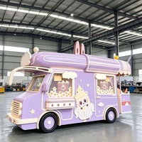 Équipé d'un chariot alimentaire mobile électrique entièrement équipé en acier inoxydable, il peut vendre des hot-dogs et des pizzas.