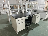 Table d'appoint de laboratoire à cadre en C entièrement en acier Banc d'îlot de laboratoire de salle de chimie médicale avec étagère de réactif d'évier pour les ateliers scolaires