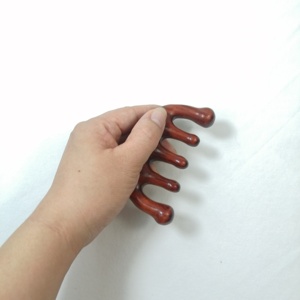 Pettine per massaggio in legno per terapia di massaggio del cuoio capelluto della testa del canale meridiano nessun pettine in legno di sandalo verde statico - Product Image 3