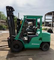 Chariot élévateur diesel Mitsubishi d'occasion de 3 tonnes du Japon avec déplaceur latéral hydraulique, pneus pleins, freinage rapide, levage de mât fluide - Bon prix