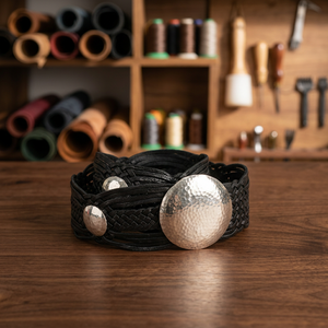 Ceinture en cuir véritable tressée avec conchos argentés, style classique, unisexe, design tissé noir - Product Image 4