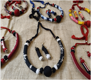 Collar de Cuentas Hecho a Mano para Mujer, Estilo Hindú Vintage, con Patrón de Forma de Corazones, Nueva Tendencia en Joyería de Moda - Product Image 1