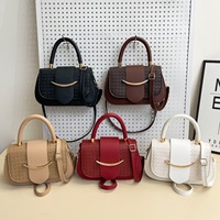 Sac à bandoulière tendance et polyvalent en PU pour femme avec logo personnalisé, fermeture éclair et chaînes, vente en gros, OEM
