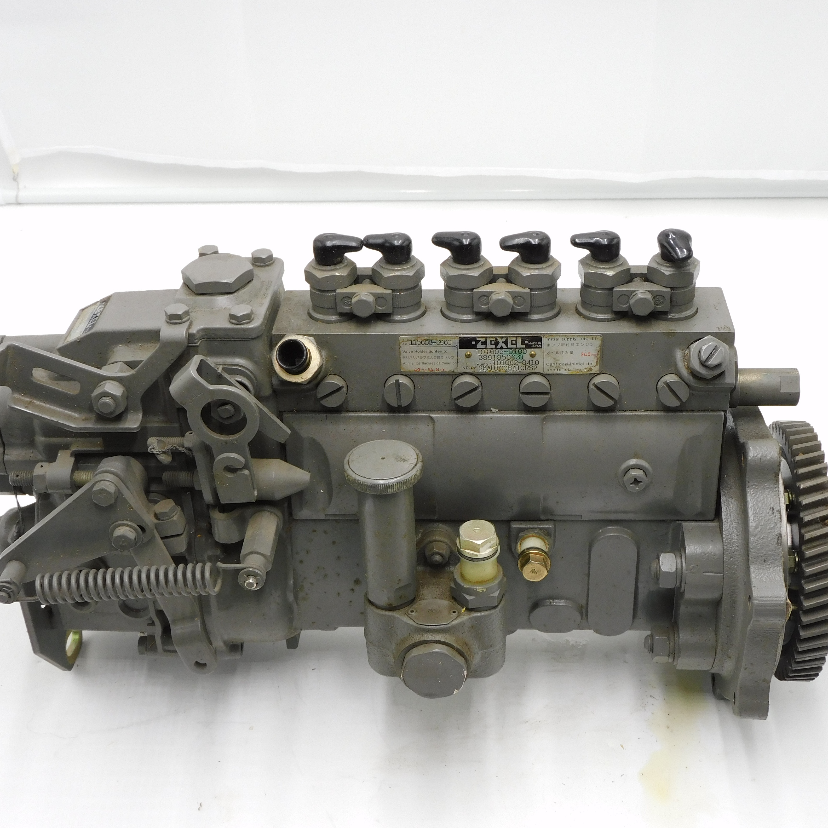 イグザイティブ 6BG1 エンジン用純正燃料噴射ポンプ1156033960