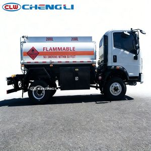 รถบรรทุกน้ำมันเชื้อเพลิง Sinotruk HOWO 4 ลูกบาศก์เมตร ถังคู่ สำหรับบรรทุกน้ำมันดีเซลและเบนซิน เพื่อการขนส่งและเติมน้ำมัน - Product Image 2
