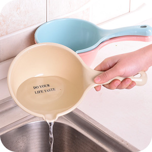 Cucharón de agua de plástico engrosado, cuchara de agua de cocina de mango largo, cucharón de baño, cucharón de baño para bebés, cucharón de agua al por mayor - Product Image 1