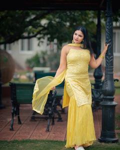 Haut en Georgette de Haute Qualité, Magnifique et Lourd, avec Broderie Entière et Palazzo en Georgette Lourd pour Femmes et Filles - Product Image 1