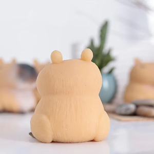 Statuette de Capybara Amusante à Pincer, Figurines de Capybara Extensibles à Presser, Figurine Animale à l'Expression Mignonne, Décoration d'Intérieur, Cadeau Créatif - Product Image 5