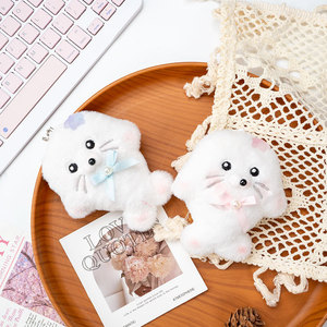 Lindo Llavero de Peluche de Foca Blanca con Lazo y Decoración Floral, Adorable Animal de Peluche Suave para Bolsos - Product Image 2
