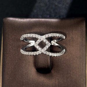 Anello Geometrico con Pietra Scintillante per Donne, Stile da Ufficio, Gioiello da Dito alla Moda - Product Image 1