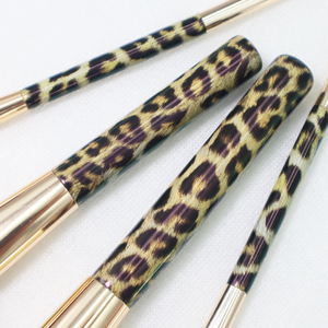 Juego <span class=keywords><strong>de</strong></span> 4 <span class=keywords><strong>brochas</strong></span> <span class=keywords><strong>de</strong></span> <span class=keywords><strong>maquillaje</strong></span> <span class=keywords><strong>de</strong></span> oro negro <span class=keywords><strong>de</strong></span> nuevo diseño, venta al por mayor, brocha <span class=keywords><strong>de</strong></span> <span class=keywords><strong>maquillaje</strong></span> básica <span class=keywords><strong>de</strong></span> marca privada con mango <span class=keywords><strong>de</strong></span> madera - Product Image 5