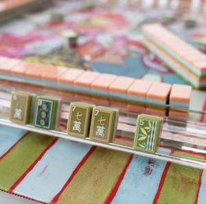 En Stock: Juego de Mahjong Moderno y Portátil Oh My Four Layer, Color Verde Militar, 160 Piezas, Acrílico de Lujo, Estilo Mary Benson - Product Image 2