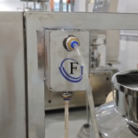 Ligne de production de shampoing chauffée électriquement, machine de fabrication de savon liquide, mélangeur, homogénéisateur de lotion pour soins de la peau, cuve de mélange