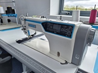 Machine à coudre à point noué simple aiguille Jack A6F avec coupe-fil automatique intelligent pour la production de vêtements en série professionnelle