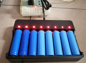 Batteria ricaricabile Li-Ion Intelligente 8 Slot 18650 LED Battery Charger - Product Image 3